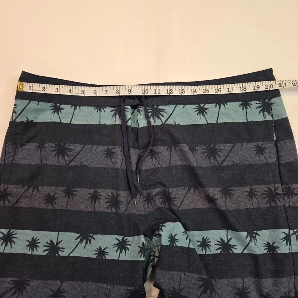 Travis Mathew Board Shorts Men's Size 40 Blue Striped‎ Palm Trees Swim Trunks